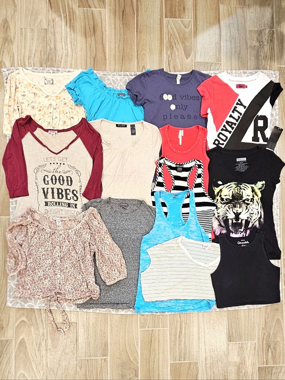 Bundle of 14 Tops Size Medium